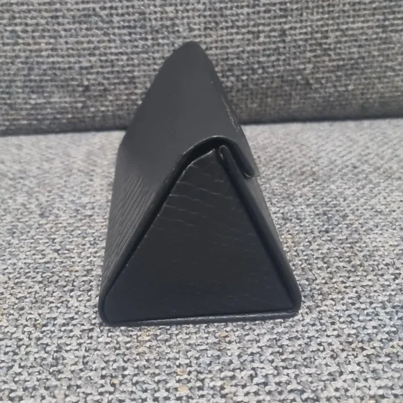 PRIVÉ REVAUX "The One' Sunglasses in Black - Picture 8 of 11